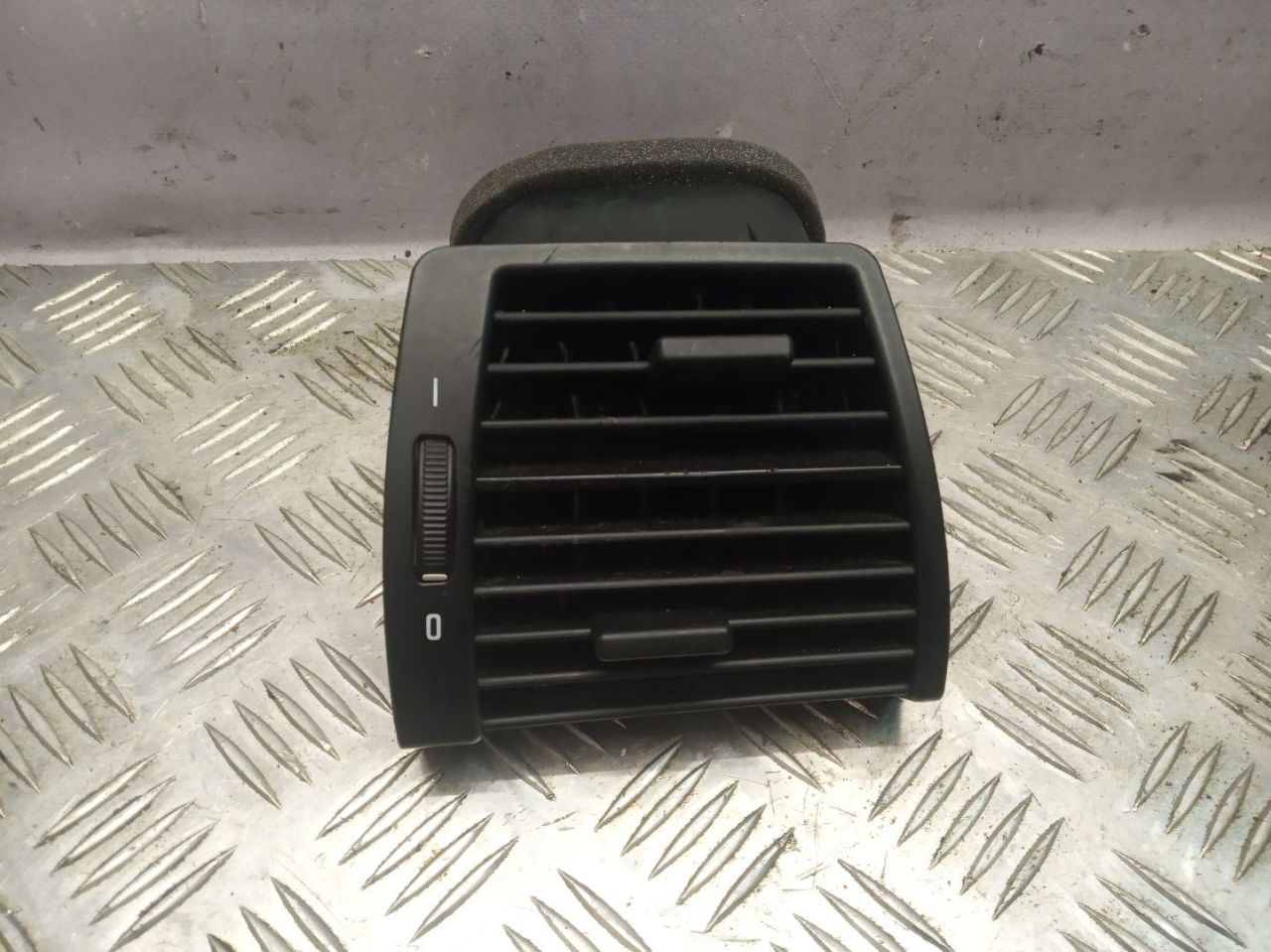 дефлектор обдува салона BMW X5 E53 2001, 3.0 л., бензин, АКПП, внедорожник 5 дв., 64228402216, 8402216 - фото №1