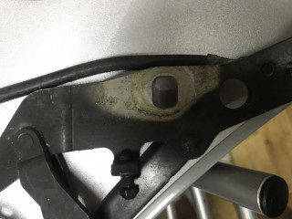 петля капота левая BMW X3 E83 [рестайлинг] 2007, 3.0 л., N52 B30 A, бензин, АКПП, черный, внедорожник 5 дв.