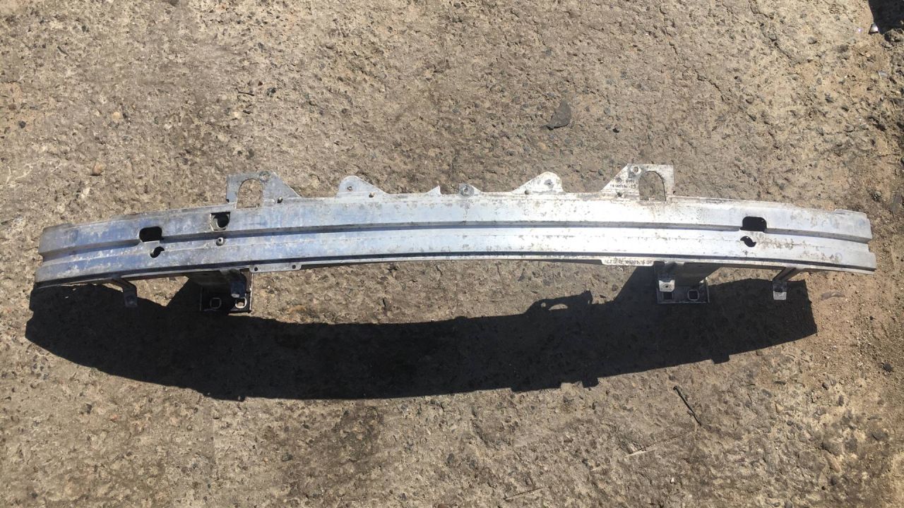 усилитель бампера переднего BMW 7 серия E65/E66/E67 2002, 4.4 л., бензин, АКПП, седан, 7014998 - фото №1