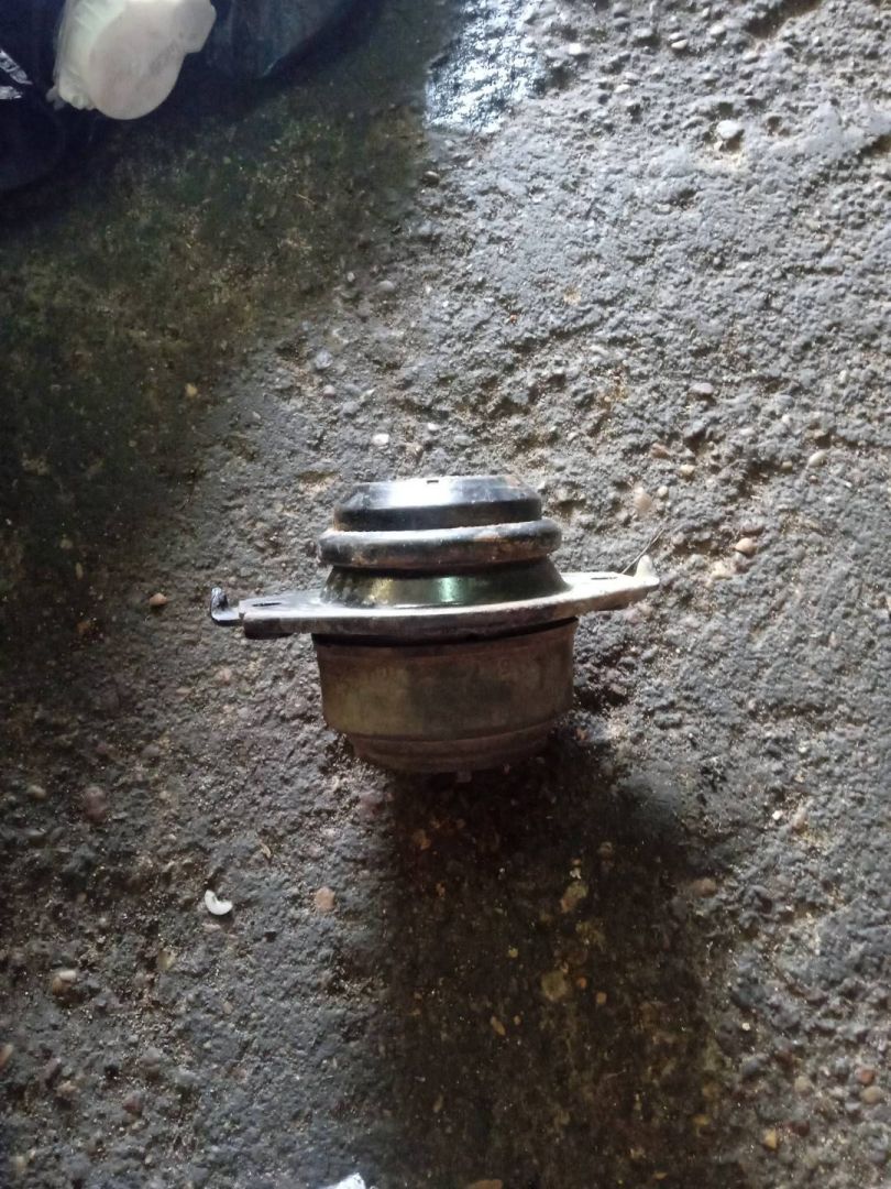 подушка крепления двигателя Mercedes-Benz M-Класс W164 (2005 - 2008), 3.2 л., CDi, дизель, АКПП, внедорожник 5 дв., 2512403 - фото №1