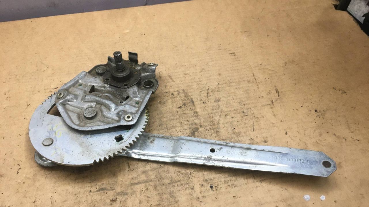 стеклоподъемник задний правый BMW 3 серия E36 1994, 8119772 - фото №1