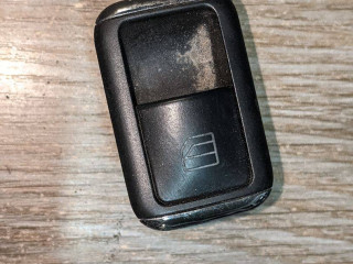 кнопка стеклоподъемника двери задней левой Mercedes-Benz C-Класс W204/S204 2009, 3.0 л., M 272.948, бензин, A2048707358