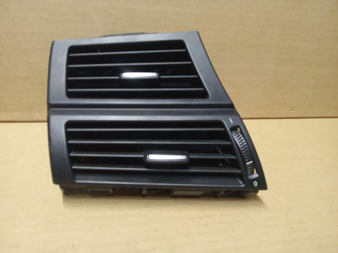 дефлектор обдува салона BMW X5 E70 2007, 3.0 л., дизель, АКПП, внедорожник 5 дв., 9227767 - фото №1