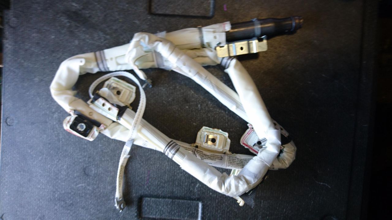 подушка безопасности боковая (шторка) Mercedes-Benz M-Класс W166 2015, 3.0 л., OM 642.826, дизель, АКПП, cthsq, внедорожник 5 дв., A1668600702 - фото №1