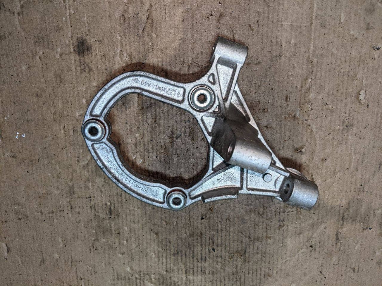 кронштейн (крепление) Mercedes-Benz C-Класс W204/S204 2010, 2.0 л., бензин, задний привод, A2711410940 - фото №1