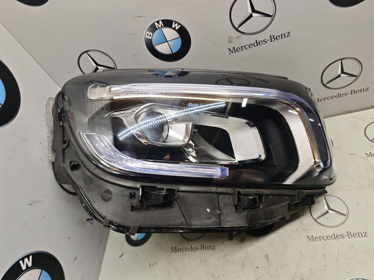 фара правая Mercedes-Benz GLB-Класс 1 поколение 2022, бензин, задний привод, A2479062205 - фото №1