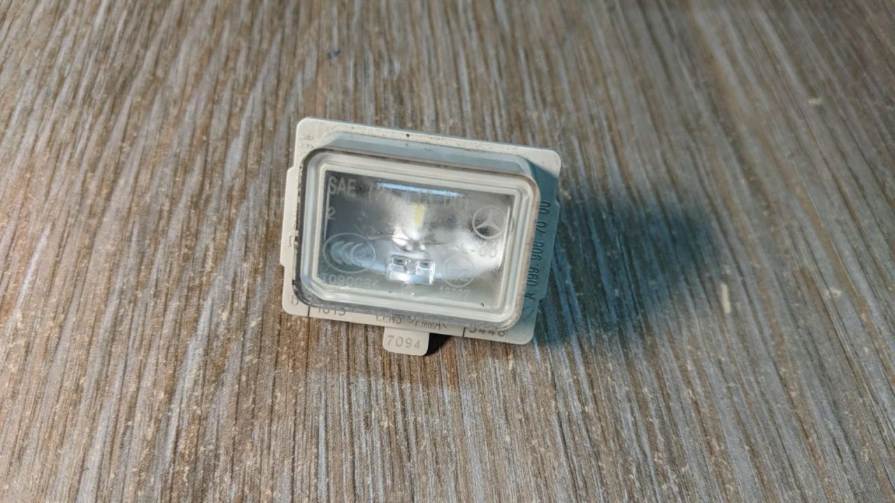 подсветка номера Mercedes-Benz S-Класс W222/C217/A217 2016, 3.0 л., OM 642.861, дизель, АКПП, седан, A0999067000, 0999067000 - фото №1