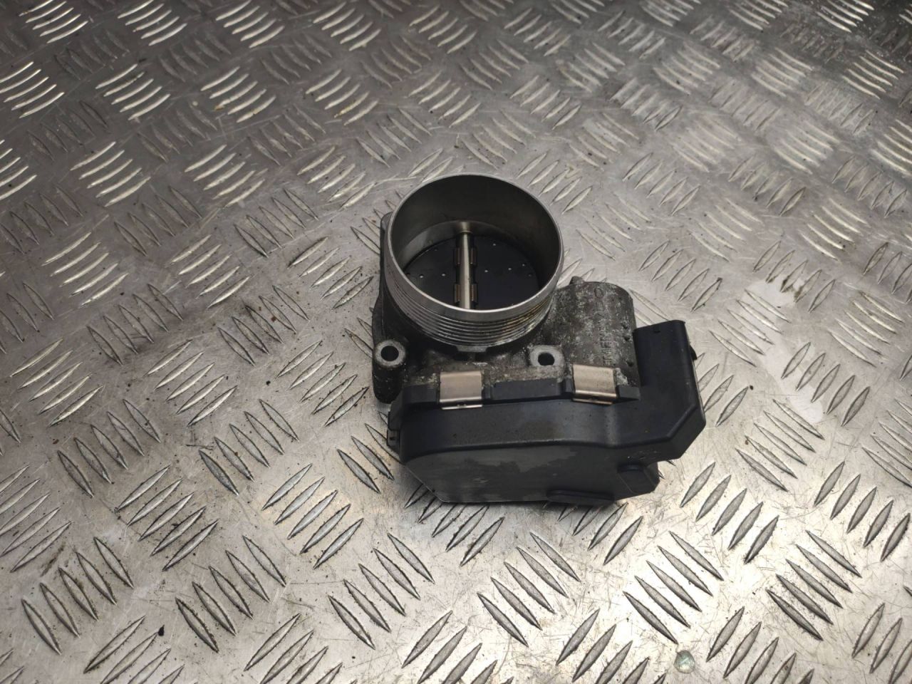 заслонка дроссельная BMW X5 M E70 2010, 4.4 л., S63 B44 A, бензин, правый руль, 7555944 - фото №1