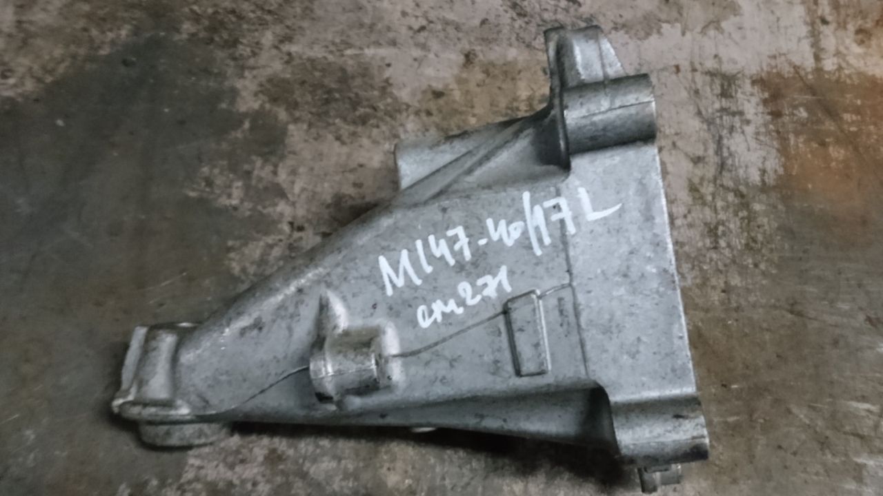 кронштейн двигателя Mercedes-Benz E-Класс W212/S212/C207/A207 2011, 1.8 л., M 271.860, бензин, АКПП, черный, кабриолет, A2712232704 - фото №1