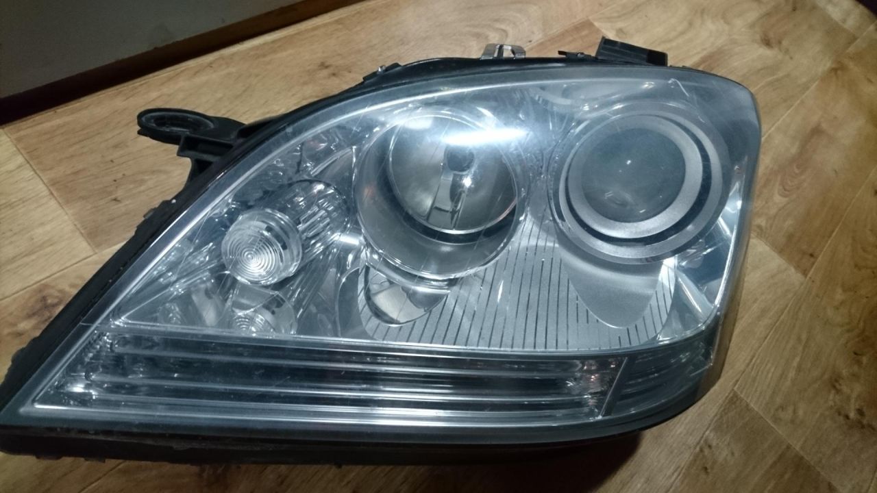 фара левая Mercedes-Benz M-Класс W164 2006, 3.5 л., M 272.967, бензин, АКПП, внедорожник 5 дв., правый руль - фото №1