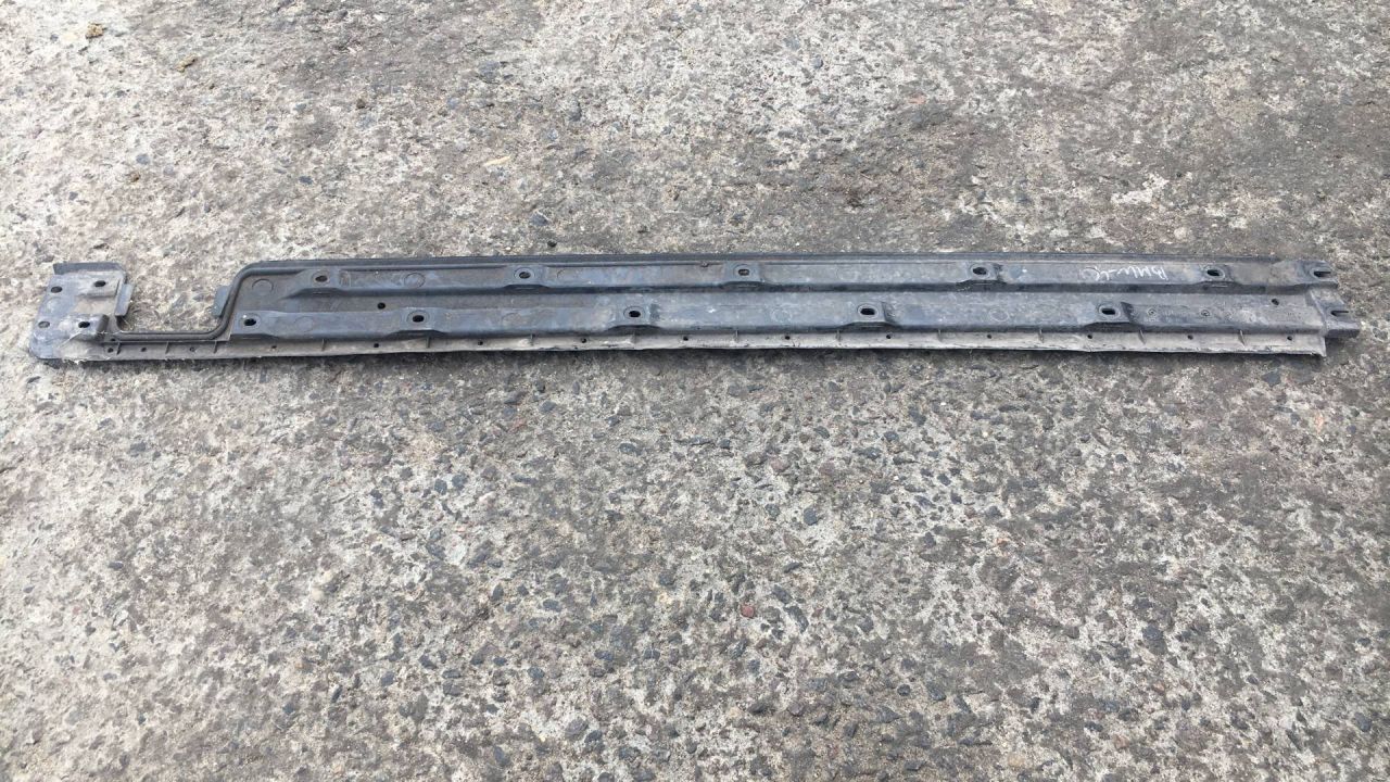 защита днища BMW 5 серия E39 1997, 2.8 л., бензин, АКПП, седан, 8201495 - фото №1