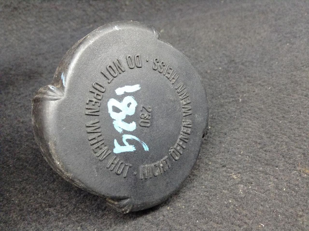 пробка расширительного бачка BMW 5 серия E39 1999, 2.8 л., АКПП, седан, 1742237 - фото №1