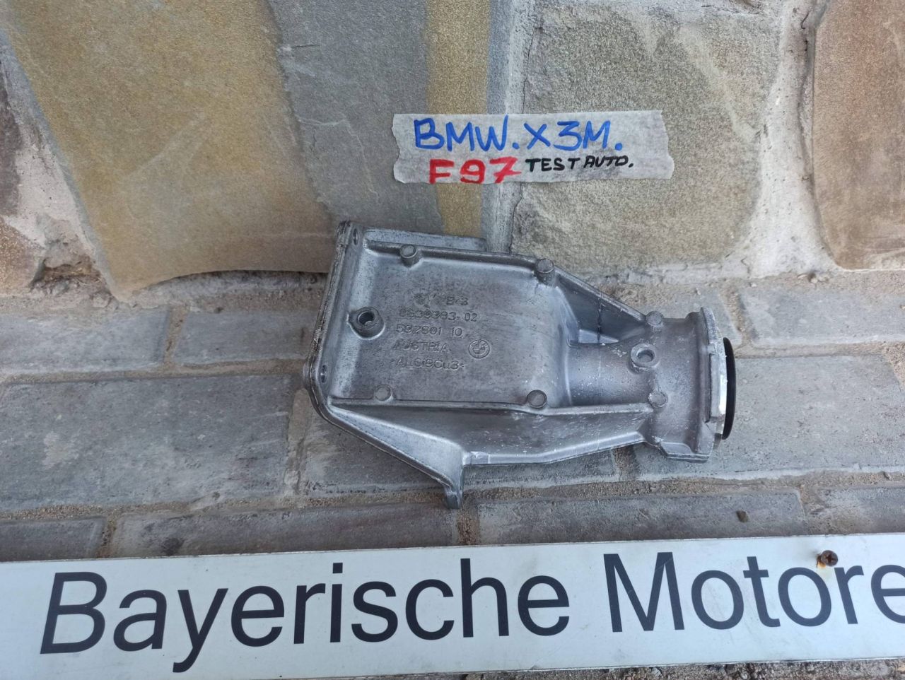 кронштейн полуоси BMW 2024, 3.0 л., бензин, 8639383 - фото №1