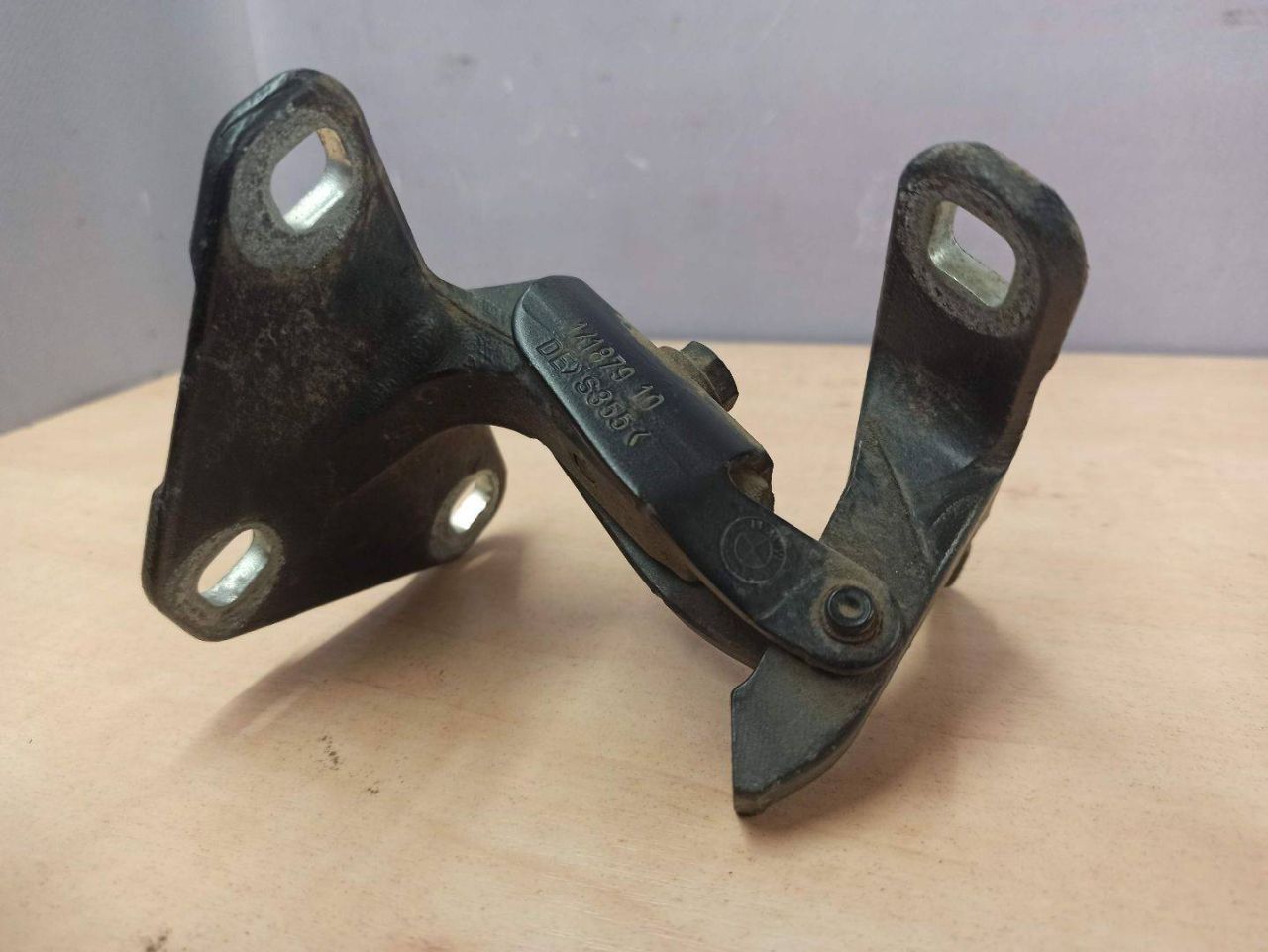 Петля заднего борта BMW X5 E70 2009, 3.0 л., дизель, 141879 - фото №1