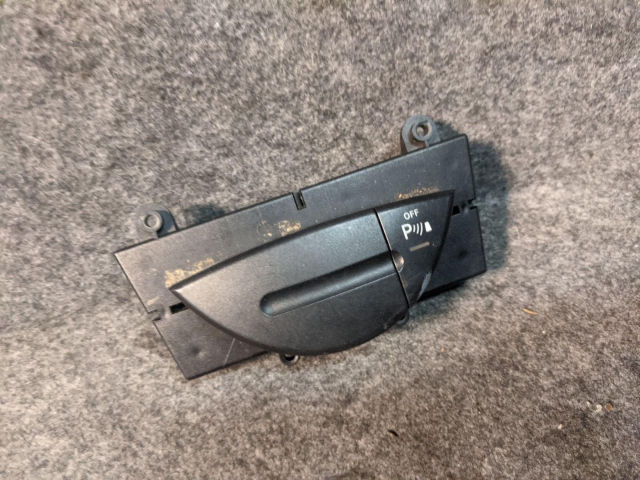 Кнопка парктроника Mercedes-Benz E-Класс W211/S211 2004, 3.2 л., OM 648.961, дизель, АКПП, универсал, 2118216958, A2118216958 - фото №1