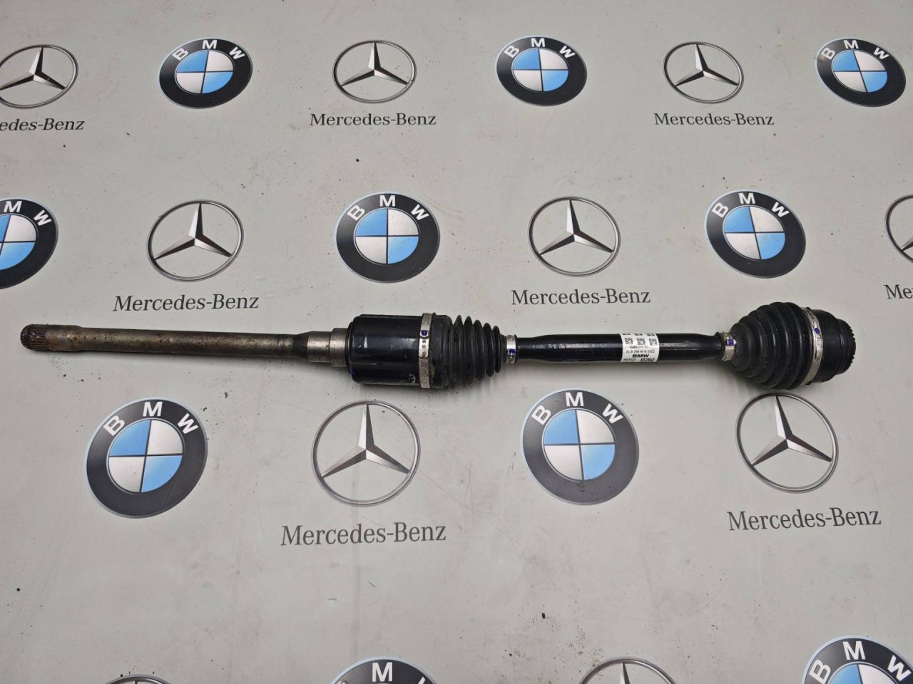 полуось передняя правая (приводной вал, ШРУС) BMW 2025, 3.0 л., бензин, 8486202 - фото №1