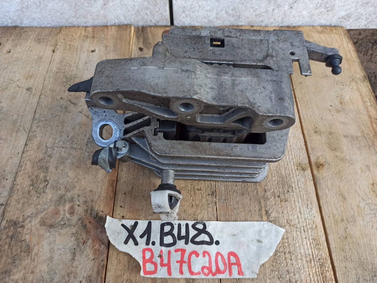 подушка крепления двигателя BMW X1 F48 2017, 1.8 л., дизель, АКПП, 475, полный привод, 6875630 - фото №1