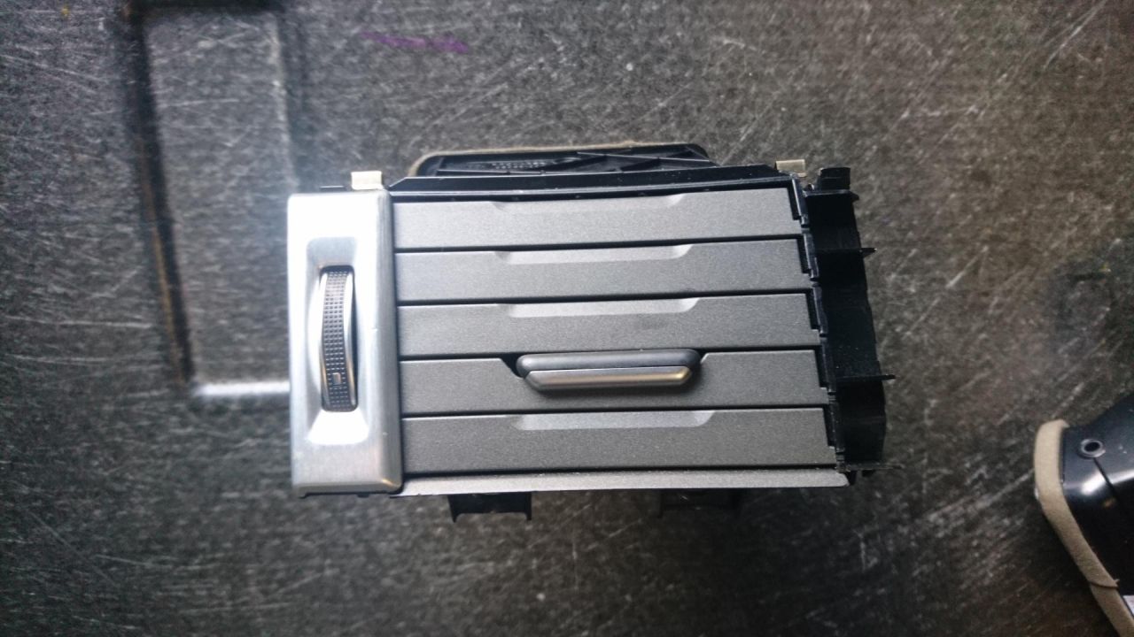 дефлектор обдува салона Land Rover Range Rover Evoque L538 2012, 2.2 л., 224DT, дизель, АКПП, внедорожник 5 дв. - фото №1