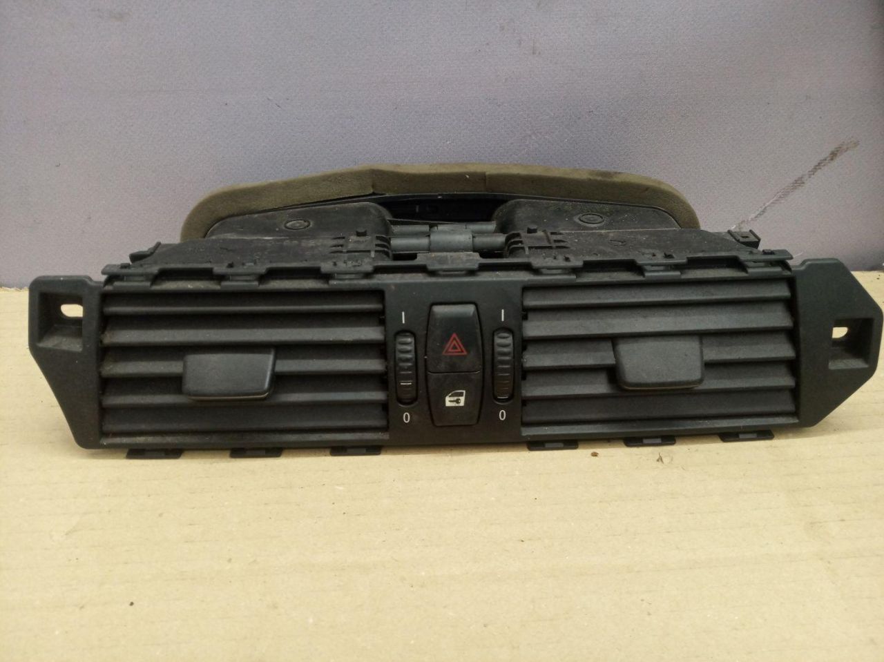 дефлектор обдува салона BMW 5 серия E60/E61 2007, 3.0 л., дизель, АКПП, седан, 6910734, 7009275, 64226910734 - фото №1