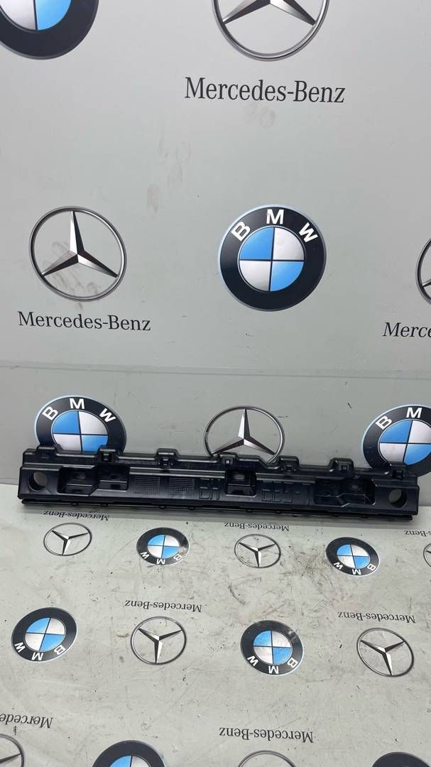 Кронштейн накладки на порог BMW 6 GT G32 2019, 3.0 л., B58B30, бензин, 51777387355, 7387355 - фото №1