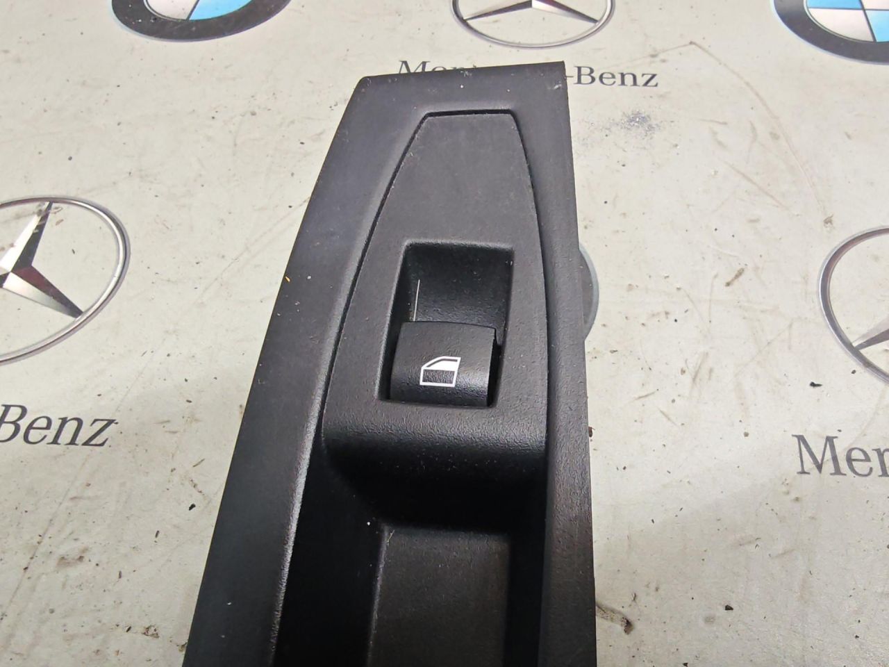 кнопка стеклоподъемника двери BMW 2 серия Active Tourer F45 2015, 2.0 л., бензин, 9208107 - фото №1