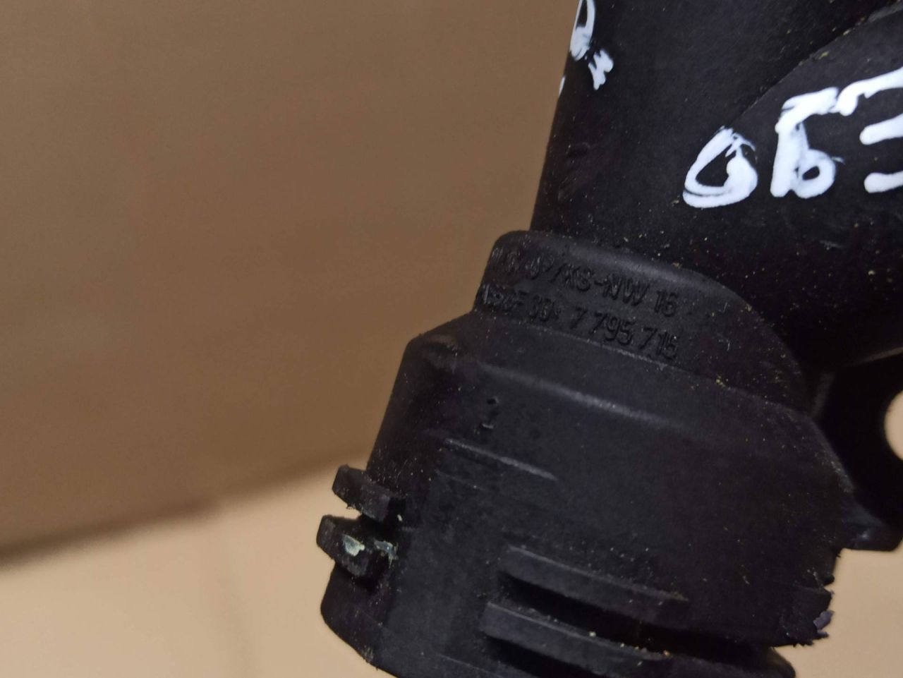 фланец (тройник) системы охлаждения BMW 3 серия E90/E91/E92/E93 2007, 3.0 л., дизель, 7795715 - фото №1