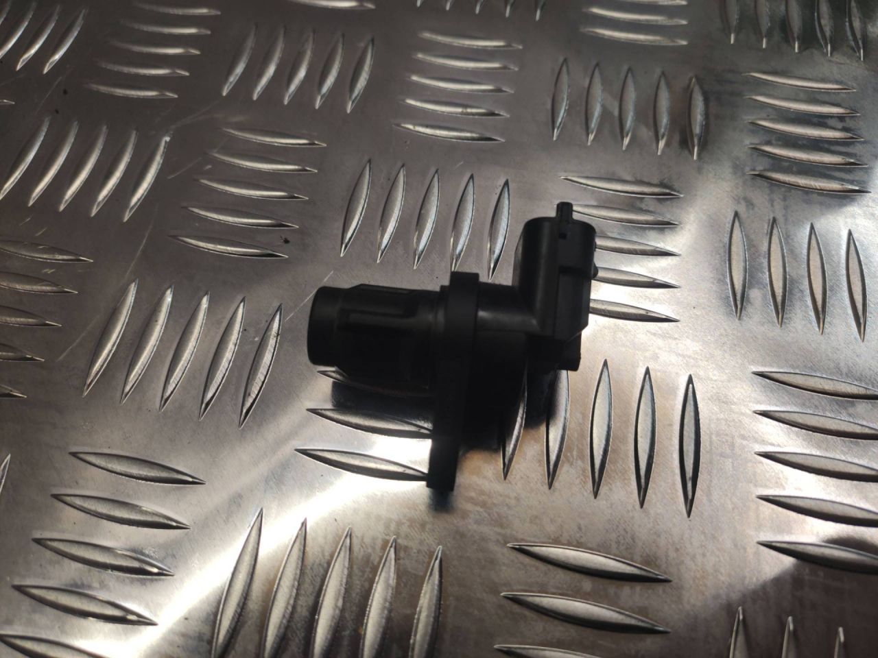 датчик распредвала Mercedes-Benz C-Класс W204/S204 2010, 2.5 л., M 272.921, бензин, A0041539628 - фото №1