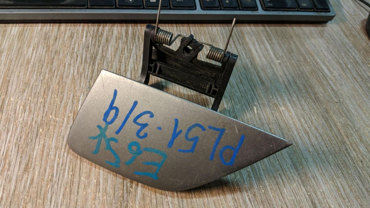 заглушка под омыватель фары BMW 7 серия E65/E66/E67 2003, 3.0 л., дизель, АКПП, седан, 7015023, 51117015023 - фото №1