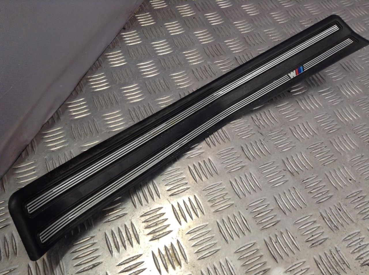 накладка на порог BMW 3 серия E46 2001, 3.0 л., бензин, универсал, правый руль, 8219187 - фото №1