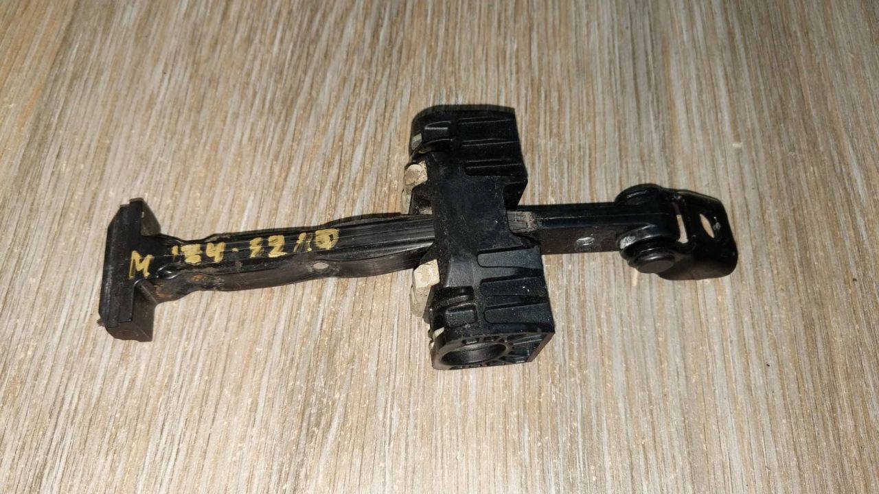 ограничитель открывания двери BMW 3 серия F30/F31/F34 2013, 2.0 л., N47 D20 C, дизель, АКПП, хетчбэк 5 дв., правый руль, 51227331409, 51227446732 - фото №1