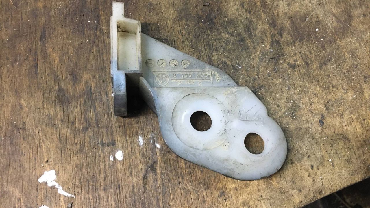 Крепление бампера переднего BMW 3 серия E46 1999, 2.0 л., бензин, АКПП, седан, 8195296 - фото №1