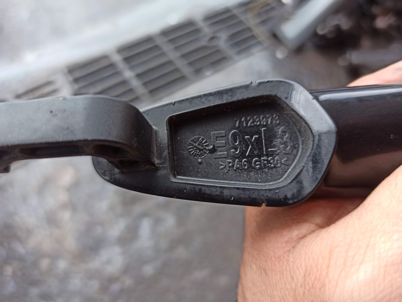 ручка наружная задняя левая BMW X5 E70 2007, 3.0 л., дизель, АКПП, внедорожник 5 дв., 7123973 - фото №1