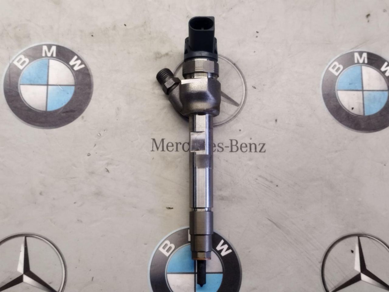 форсунка BMW 2 серия Active Tourer F45 2016, 2.0 л., B47 C20 A, дизель, 8514146 - фото №1