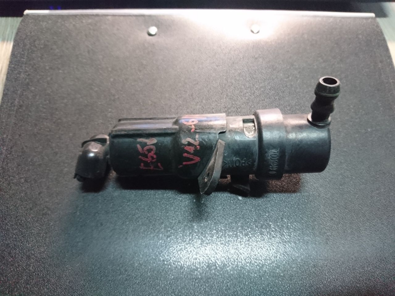 форсунка омывателя фары правая BMW 7 серия E65/E66/E67 2002, 4.4 л., бензин, АКПП, седан, 61677001949 - фото №1