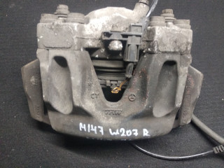 суппорт передний правый Mercedes-Benz E-Класс W212/S212/C207/A207 2011, 1.8 л., M 271.860, бензин, АКПП, черный, кабриолет