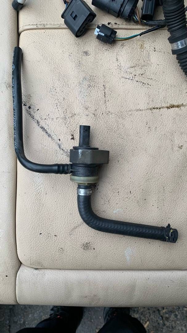 электромагнитный клапан Mercedes-Benz C-Класс W205/S205/C205 2015, 2.0 л., M 274.920, бензин, A0009975012, 0009975012, 0009975 - фото №1