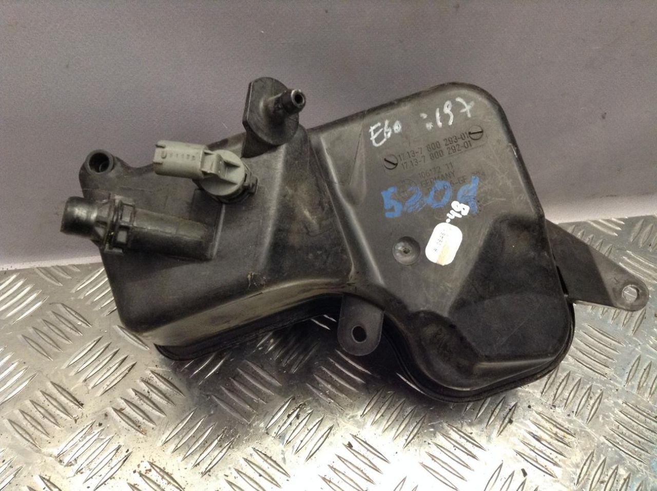 бачок расширительный BMW 5 серия E60/E61 2005, 2.0 л., АКПП, седан, 7800292, 7800293 - фото №1