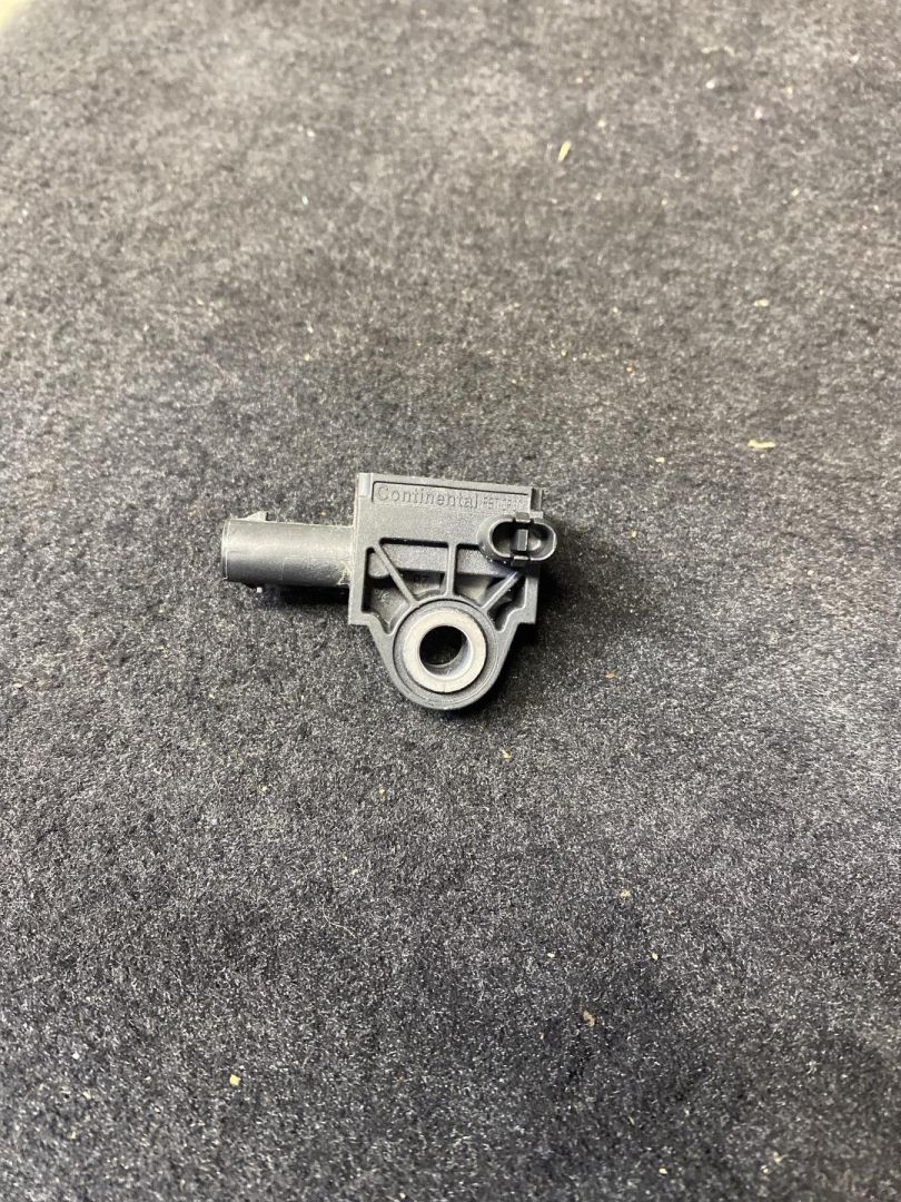 датчик удара BMW 2023, 4.4 л., бензин, 416, 6861319 - фото №1