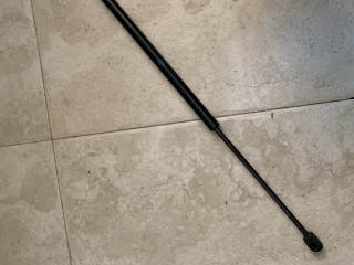 амортизатор крышки багажника (3-5 двери) Land Rover Range Rover 3 поколение [2-й рестайлинг] 2012, 4.4 л., 448DT, дизель, АКПП, внедорожник 5 дв., 5H32-402A68-AB