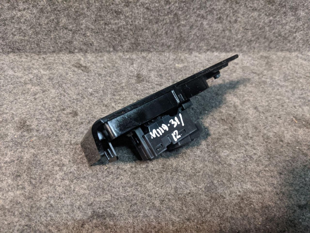 кнопка стеклоподъемника двери Land Rover Range Rover Evoque L538 2013, 2.2 л., 224DT, дизель, АКПП, внедорожник 5 дв., BJ32-14717-AB - фото №1