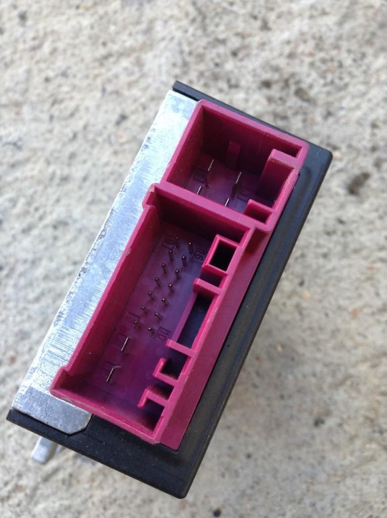 блок управления топливным насосом BMW 3 серия E90/E91/E92/E93 2007, 3.0 л., N53 B30 A, бензин, МКПП, мокрый асфальт, седан, 16147180426 - фото №1