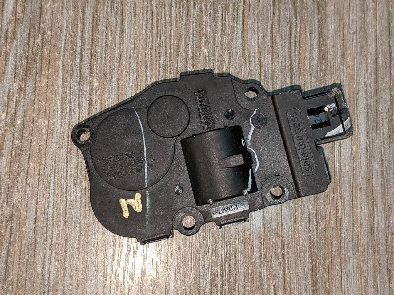 моторчик заслонки печки BMW X5 E70 2009, 4.8 л., N62 B48 A, бензин, АКПП, внедорожник 5 дв., 6956706, 929888G, EFB336 - фото №1