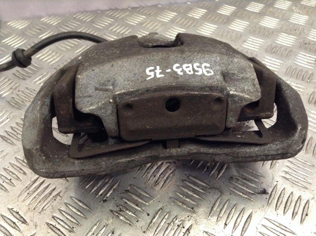 суппорт передний левый BMW 7 серия E65/E66/E67 2004, 3.0 л., бензин, АКПП, седан - фото №1