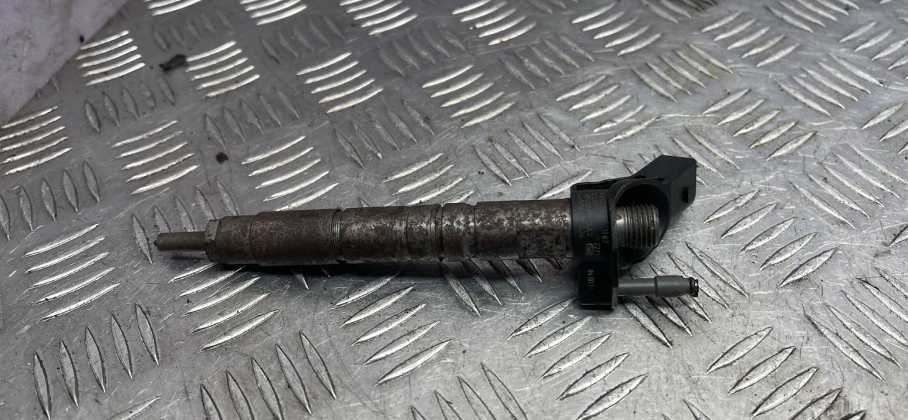 форсунка Mercedes-Benz GL-Класс X166 2014, 3.0 л., дизель, АКПП, внедорожник 5 дв., A6420701187 - фото №1