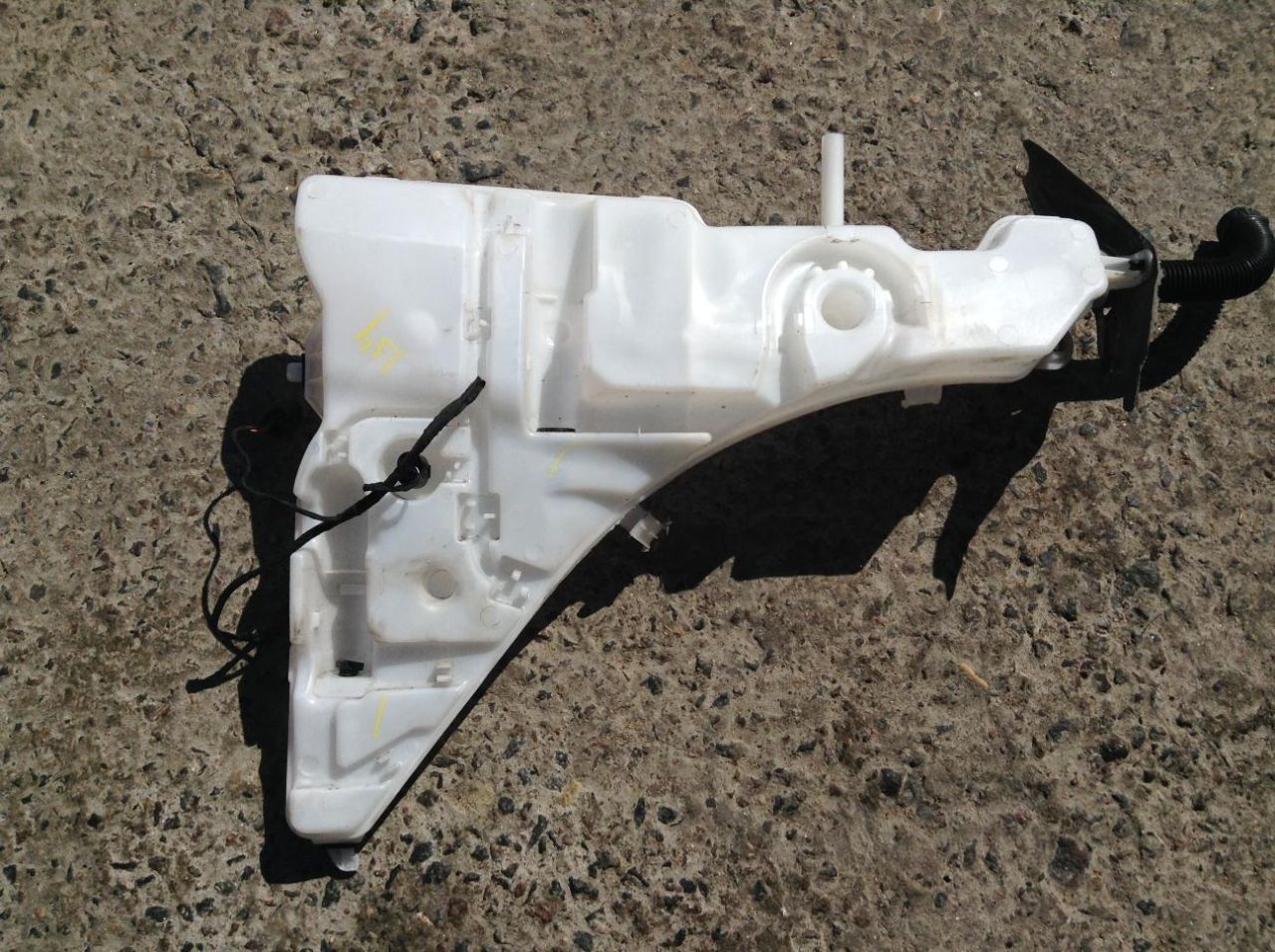 бачок омывателя BMW X6 F16 2017, 3.0 л., N57 D30 B, дизель, АКПП, внедорожник 5 дв., 7292425 - фото №1