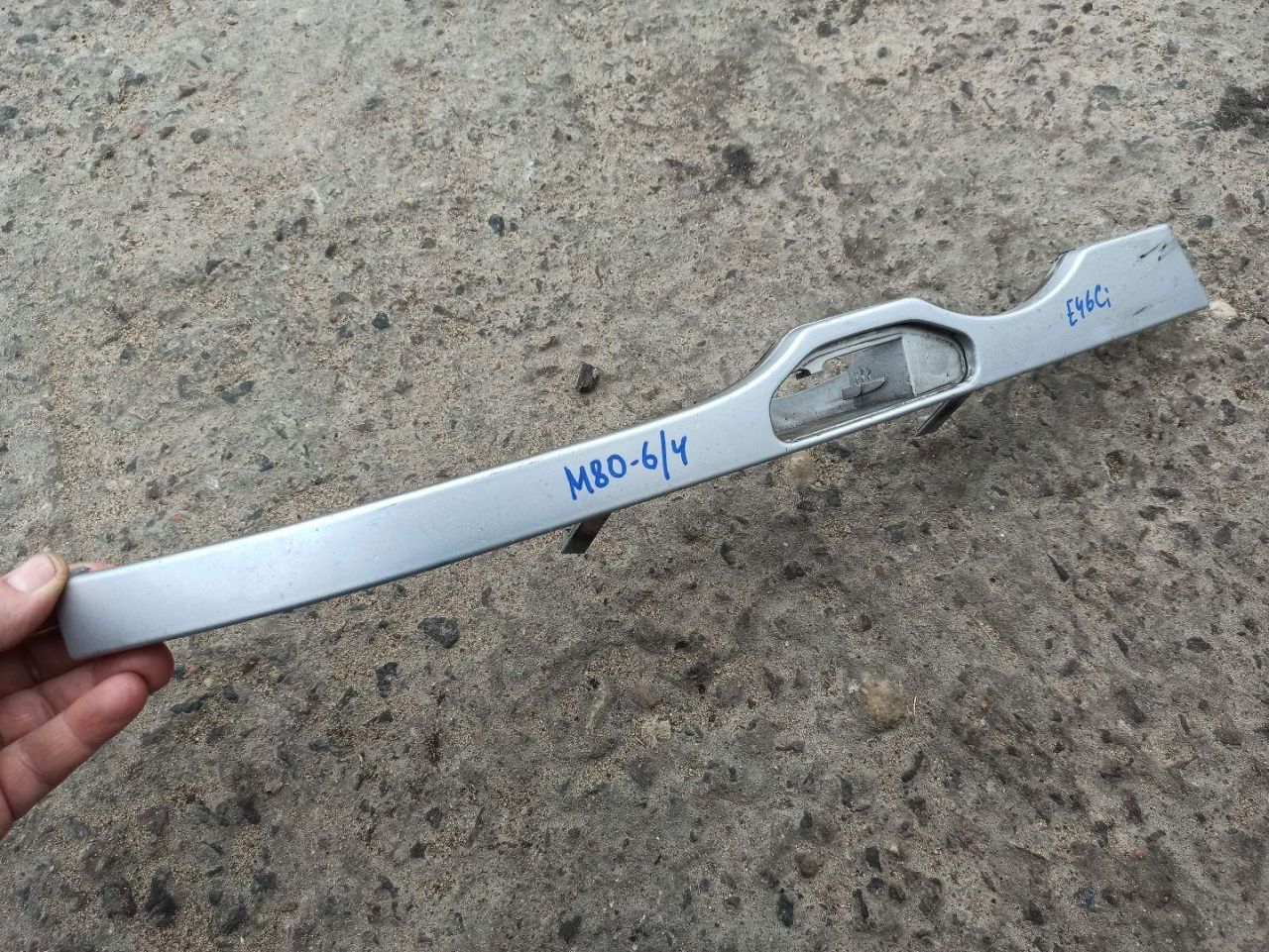 ресничка (ус) правой фары BMW 3 серия E46 2001, 3.0 л., бензин, АКПП, купе, 8231044 - фото №1