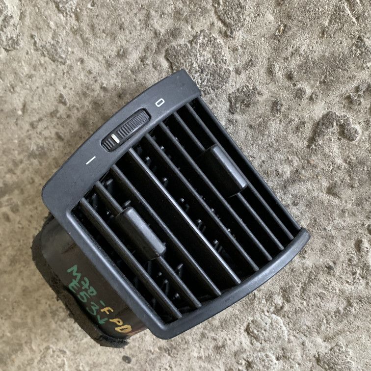 дефлектор обдува салона BMW X5 E53 2001, 3.0 л., бензин, АКПП, внедорожник 5 дв., 8402215 - фото №1