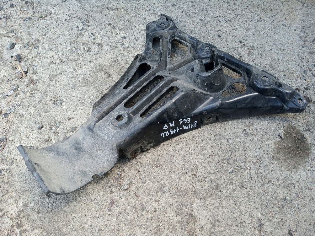 Крепление бампера переднего BMW 5 серия E60/E61 2006, 3.0 л., дизель, АКПП, синий, седан, 7897195 - фото №1