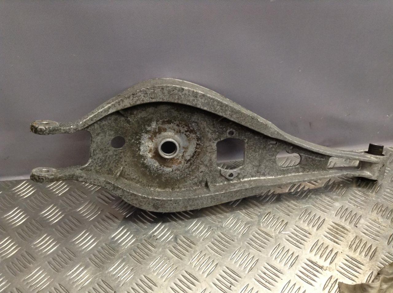 рычаг задний нижний BMW 3 серия E46 2002, 2.0 л., дизель, АКПП, седан, 1094890 - фото №1