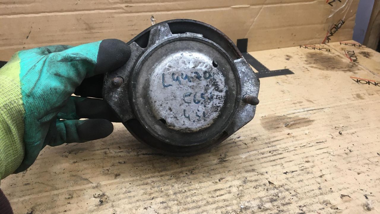 подушка крепления двигателя BMW 7 серия E65/E66/E67 2003, 4.4 л., бензин, АКПП, седан, 6754614 - фото №1